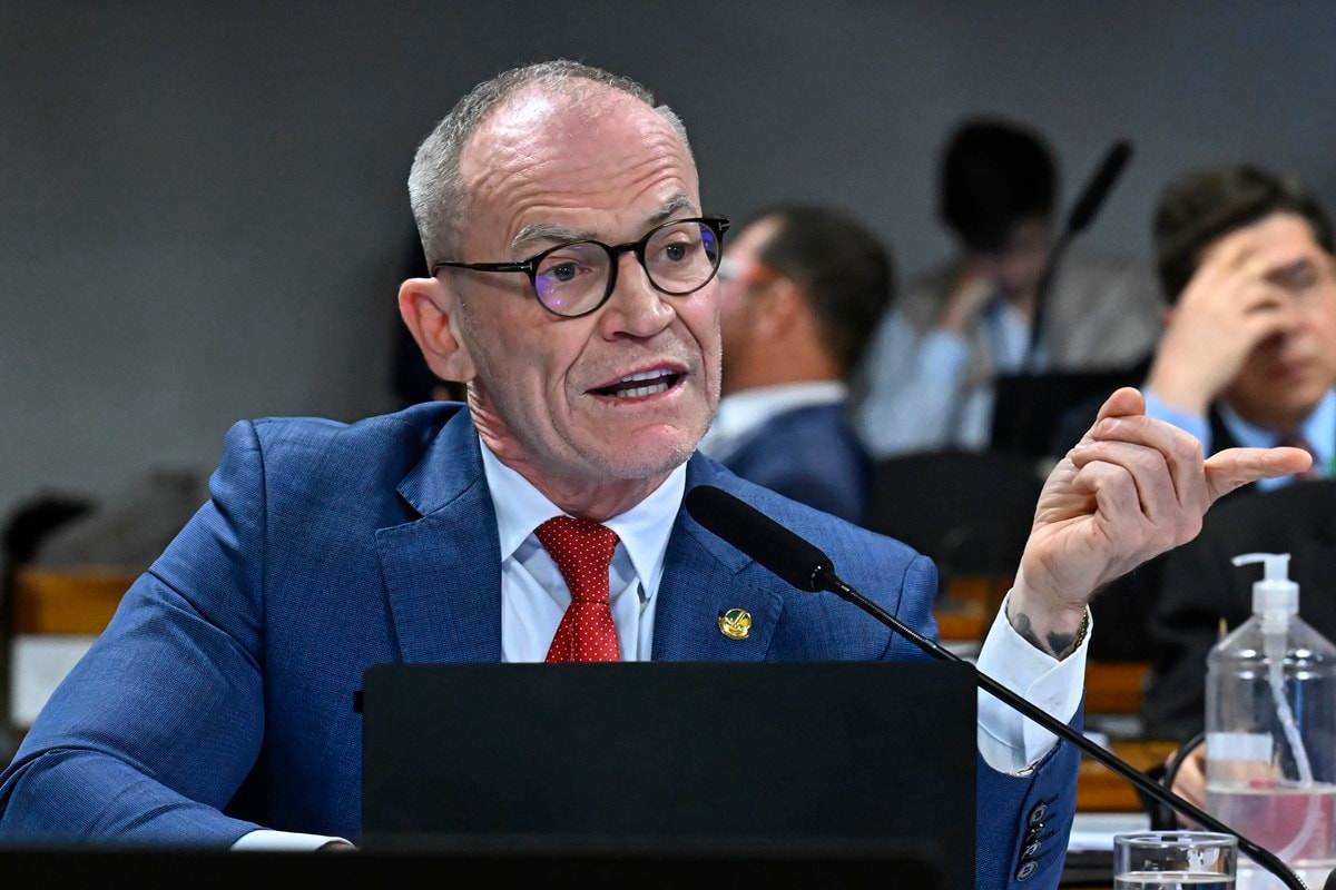 PT oficializa Contarato como candidato à reeleição ao Senado no ES