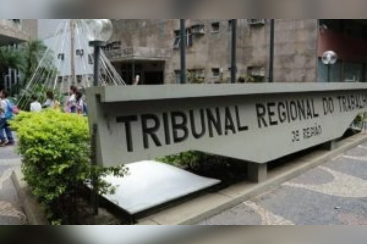 Empresa é condenada por instalar câmera em banheiro de funcionários