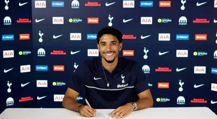 Marquinhos, do PSG, recebe prêmio de respeito após consolar compatriota