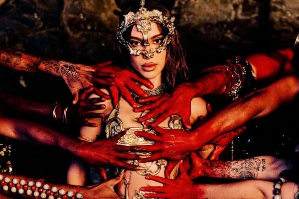 Anitta confirma regravação de Djavan e mudança no Equilibrium II