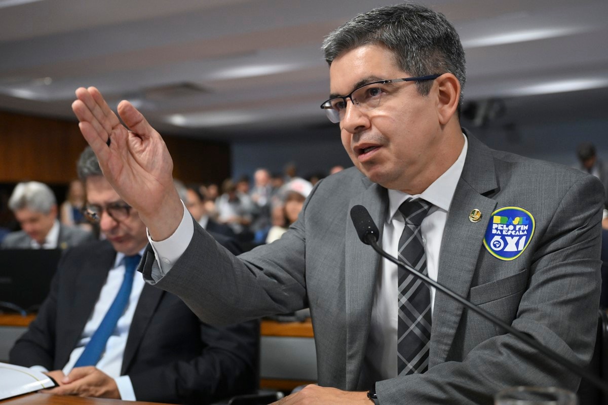 Líder do governo Lula no Congresso perde reeleição ao Senado no Amapá