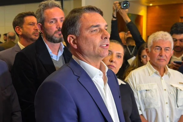Flávio vai a SP para jantar reservado com empresários e mercado