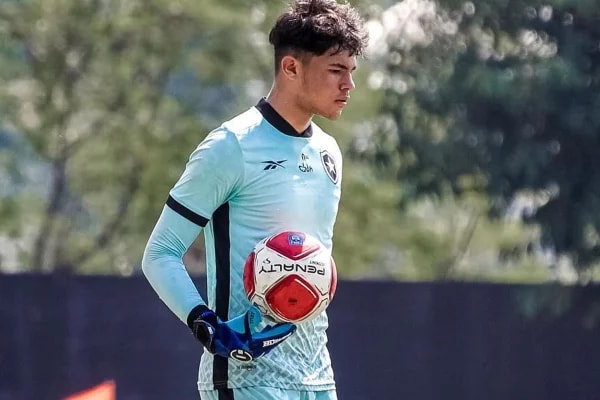 Bruninho Samudio é afastado do Botafogo por "questões disciplinares"