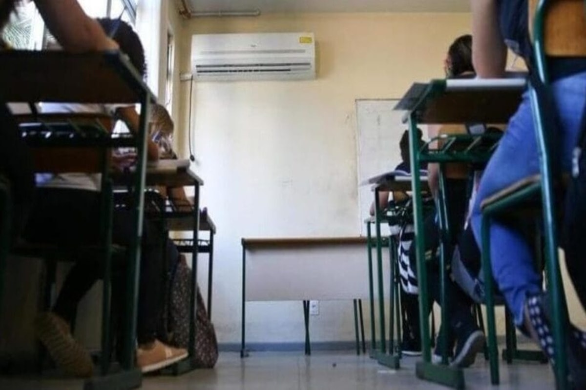 Prefeitura tem 72 horas para explicar edital que terceiriza escolas