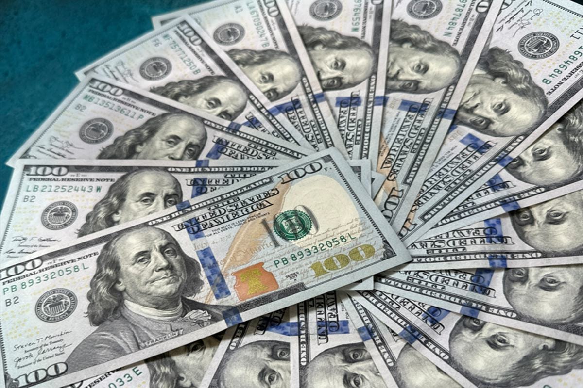 Dólar afunda e Bolsa dispara com alívio externo e eleição no Brasil