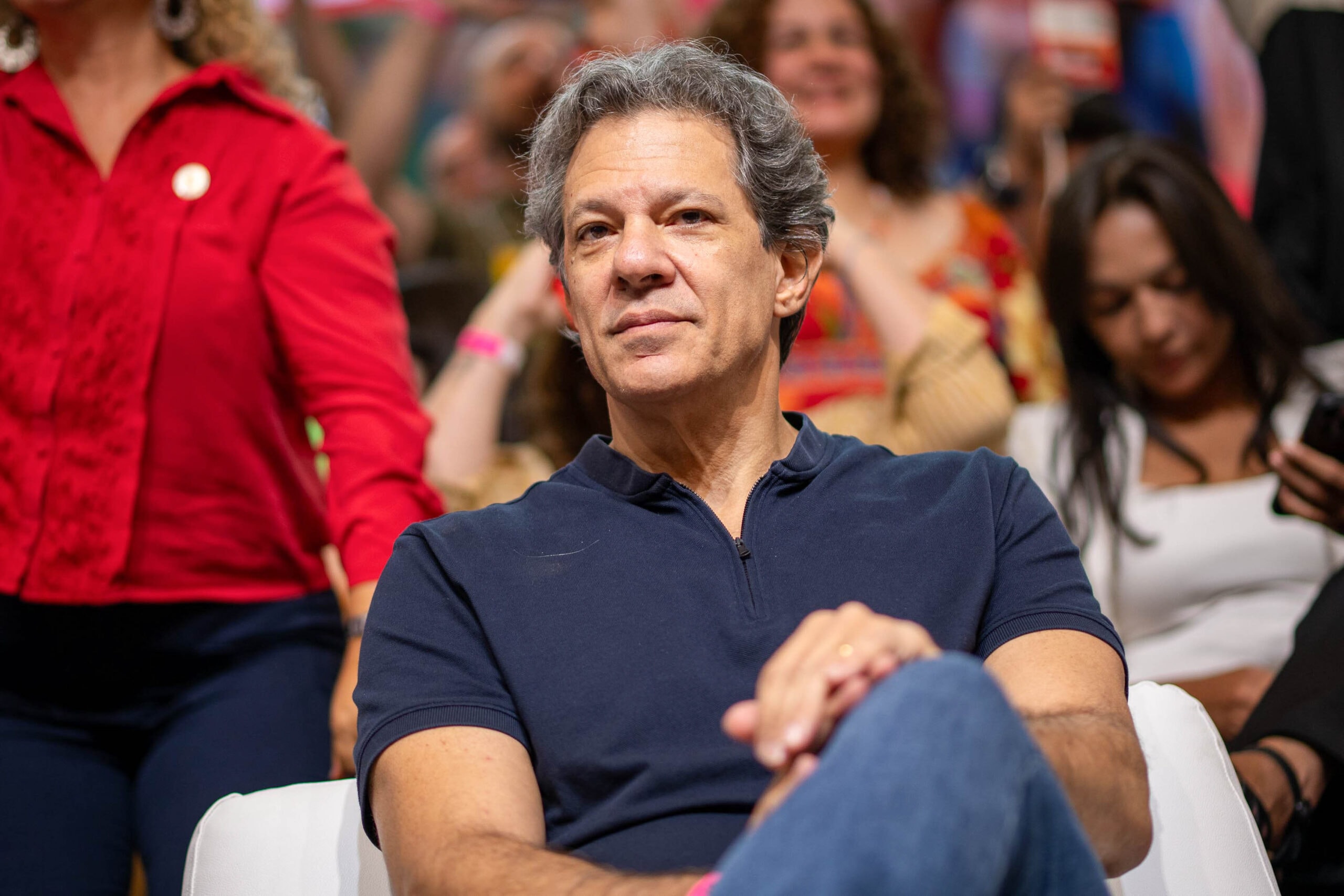 Haddad chama Flávio de "Bolsonarinho" e contesta discurso de senador