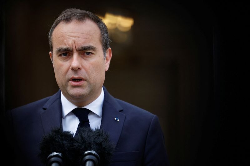 Governo francês pede toque de recolher após onda de violência em protestos
