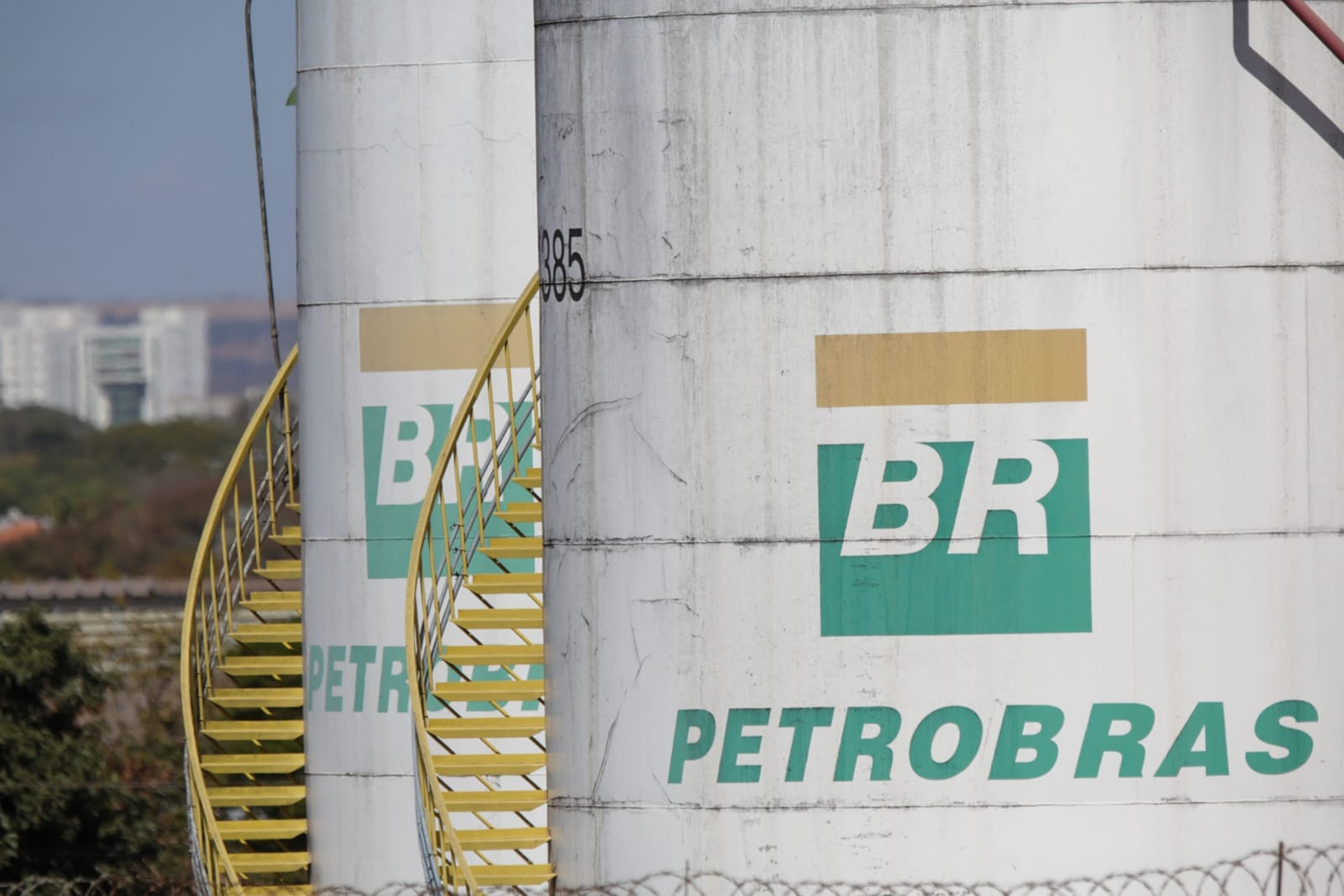 Petrobras reduz em 14,5% preço do querosene de aviação