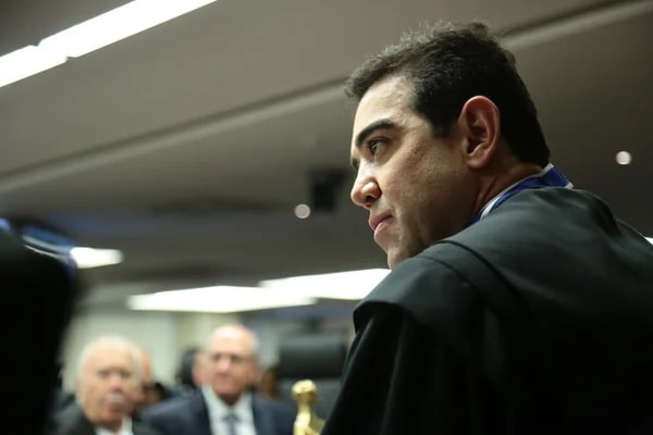 Diário Oficial confirma exoneração de Bruno Dantas do TCU após renúncia