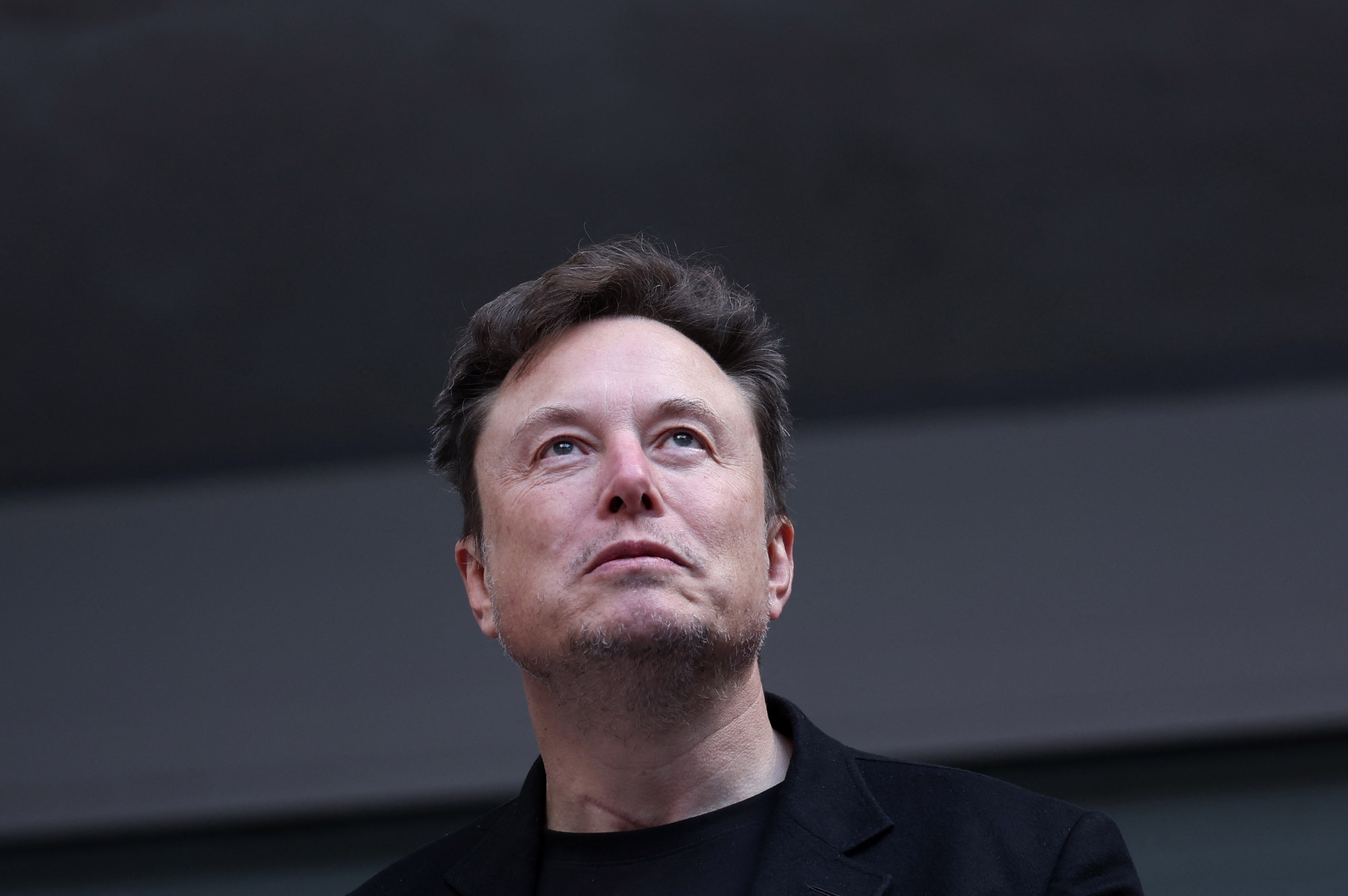 Elon Musk virou trilionário. Mas isso faz dele o mais rico da história?