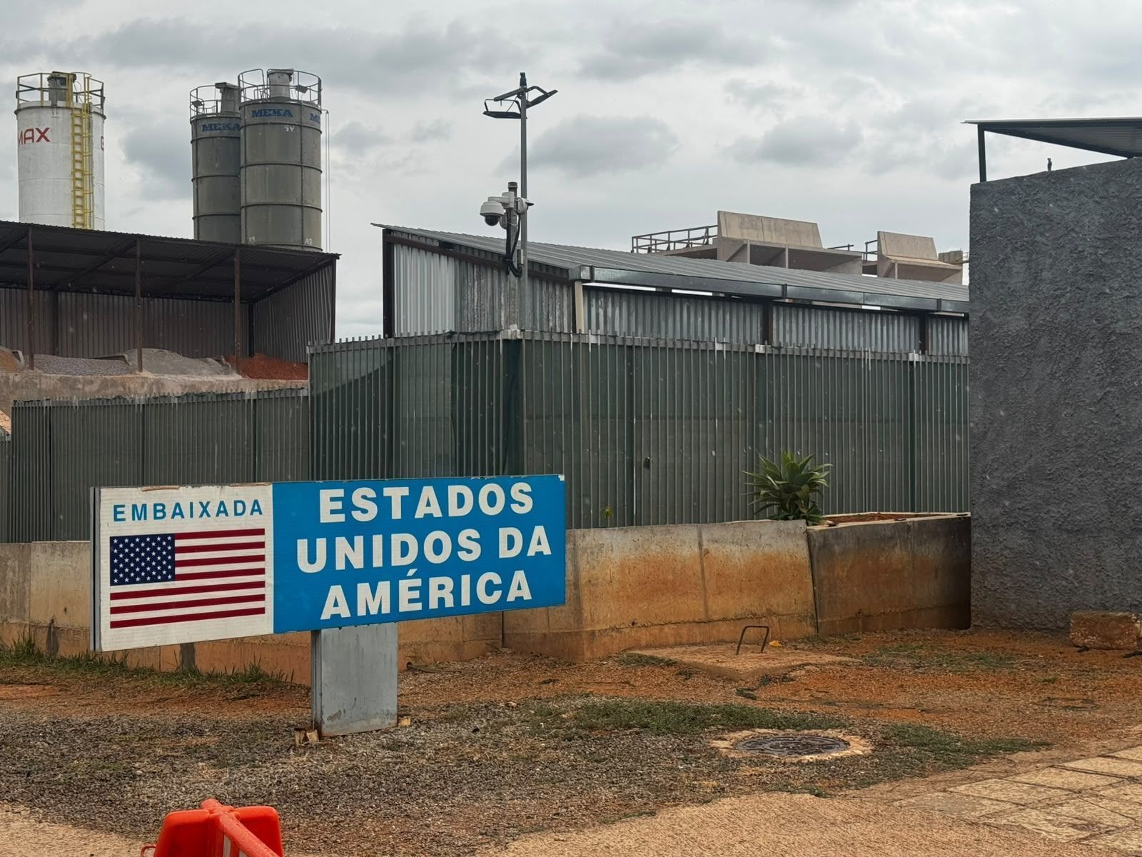 EUA colocam funcionários no Brasil em home office por segurança