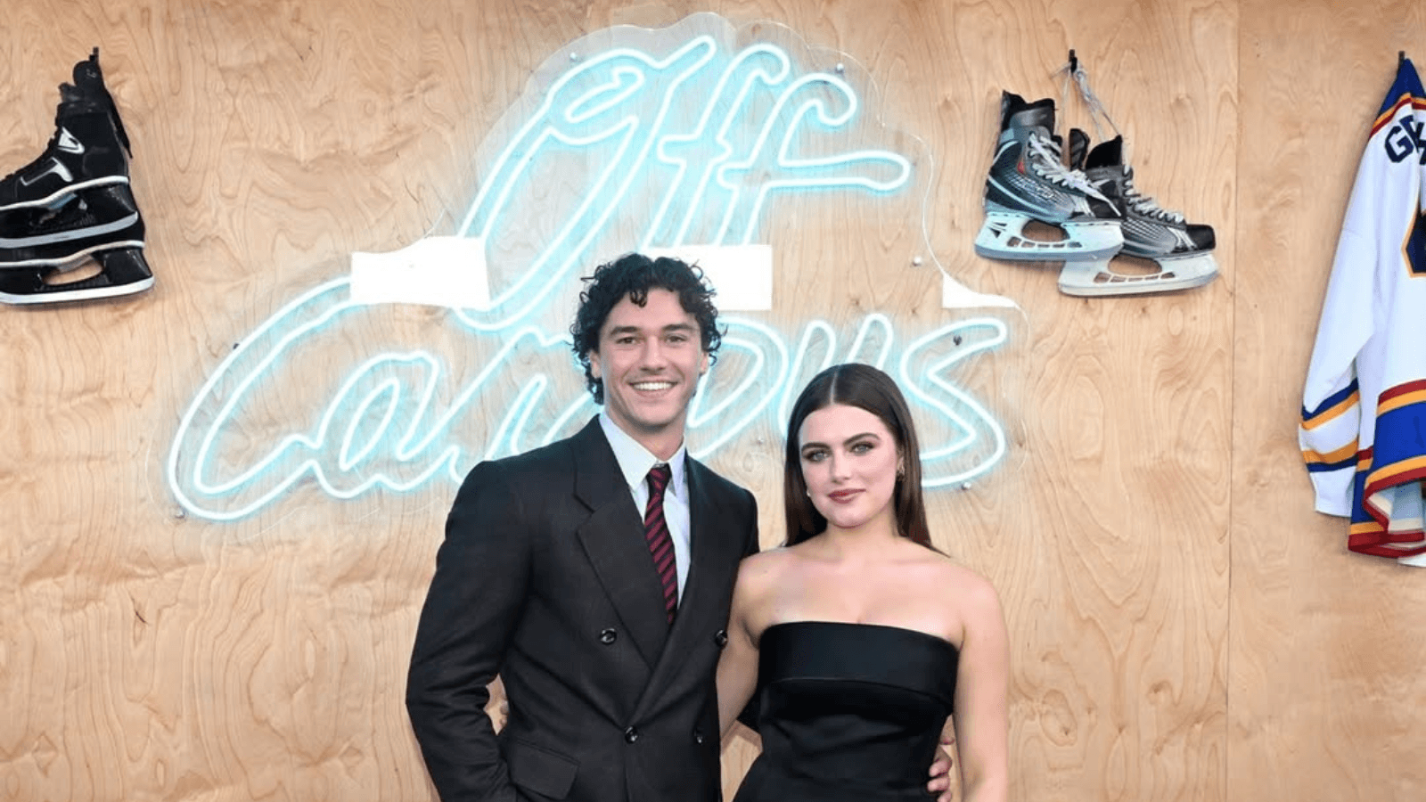 Mika Abdalla e Stephen Kalyn são vistos em gravação de “Off Campus”