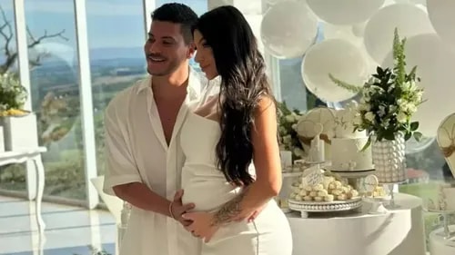 Arthur Aguiar reata casamento com Jheny Santucci após 11 dias de separação