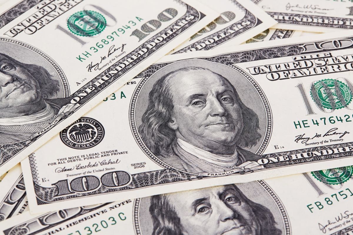 Dólar vai a R$ 5,21 com contra-ataque ao tarifaço e eleição. Bolsa cai