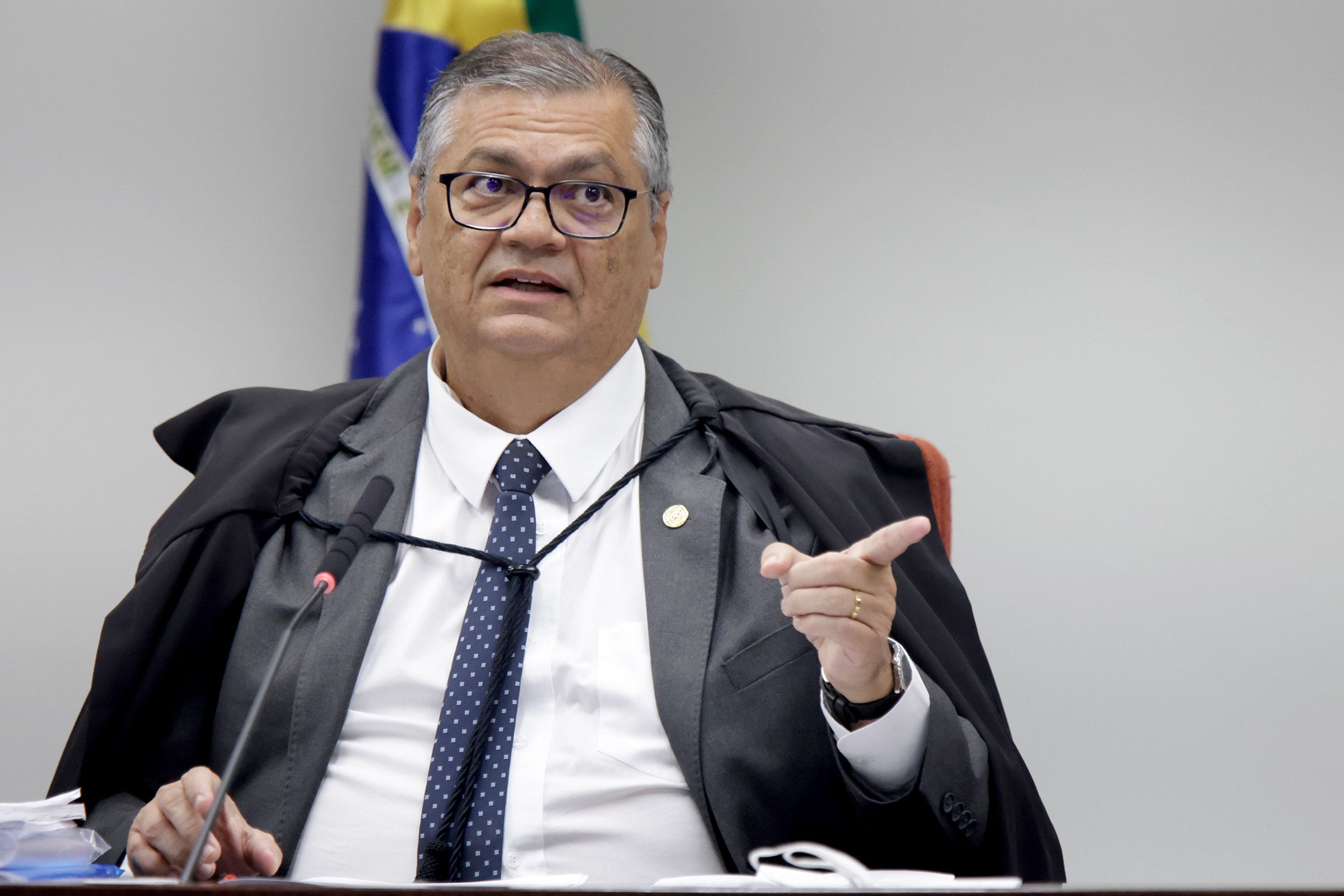 Dino manda PF investigar CVM por suposta omissão no Caso Master