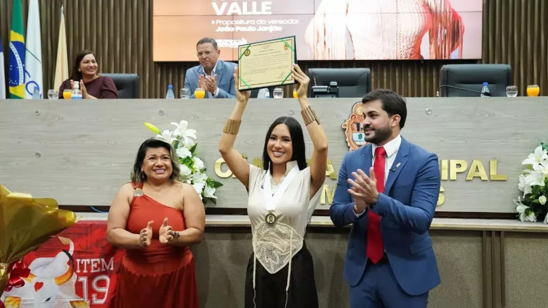 Isabelle Nogueira recebe Medalha de Ouro Rodolpho Valle na CMM