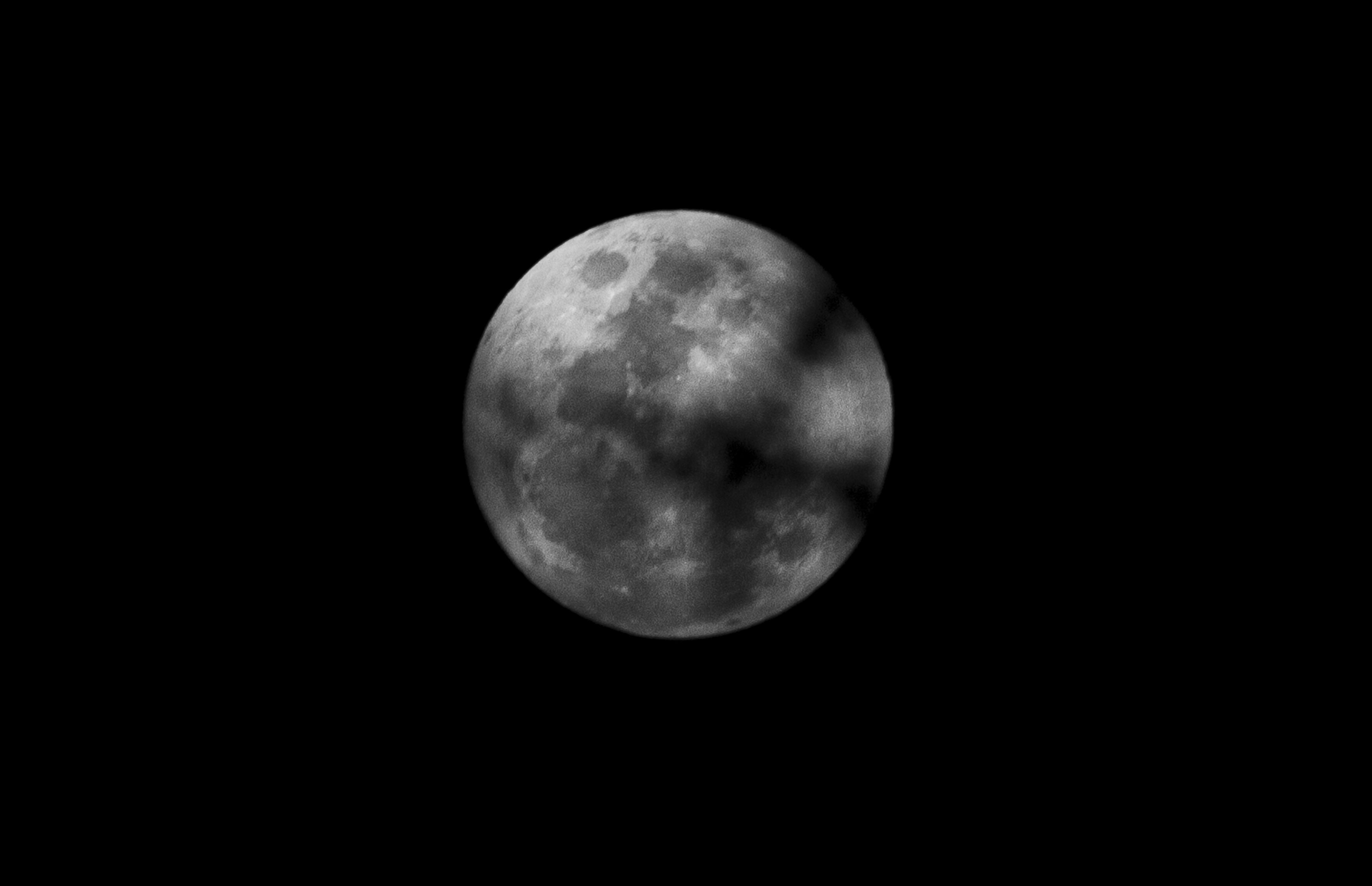 Lua Cheia do Caçador poderá ser vista neste domingo (25); entenda a origem do nome