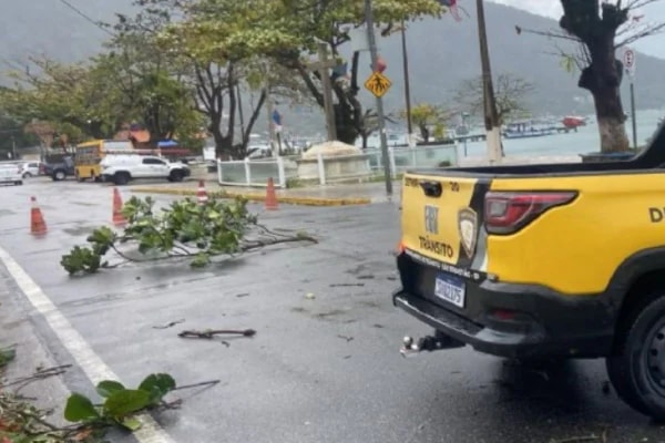 Frente fria vai trazer vendavais e tempestade a SP até domingo