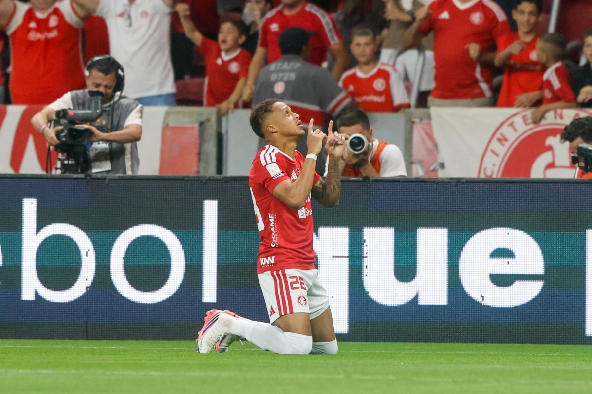 Internacional vence e impõe 7º revés seguido do Corinthians no Brasileirão