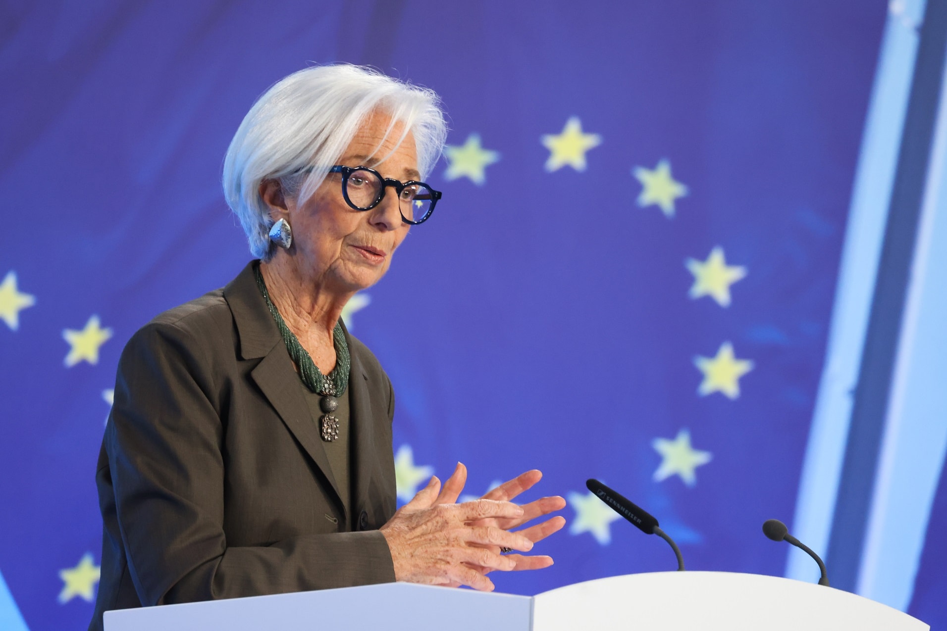 Lagarde, do BCE, diz que riscos econômicos estão agora mais amplamente equilibrados