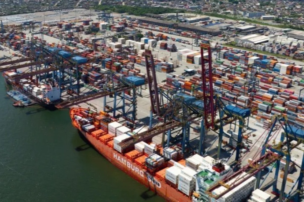 Gigante árabe paga US$ 835 milhões por empresa brasileira de logística