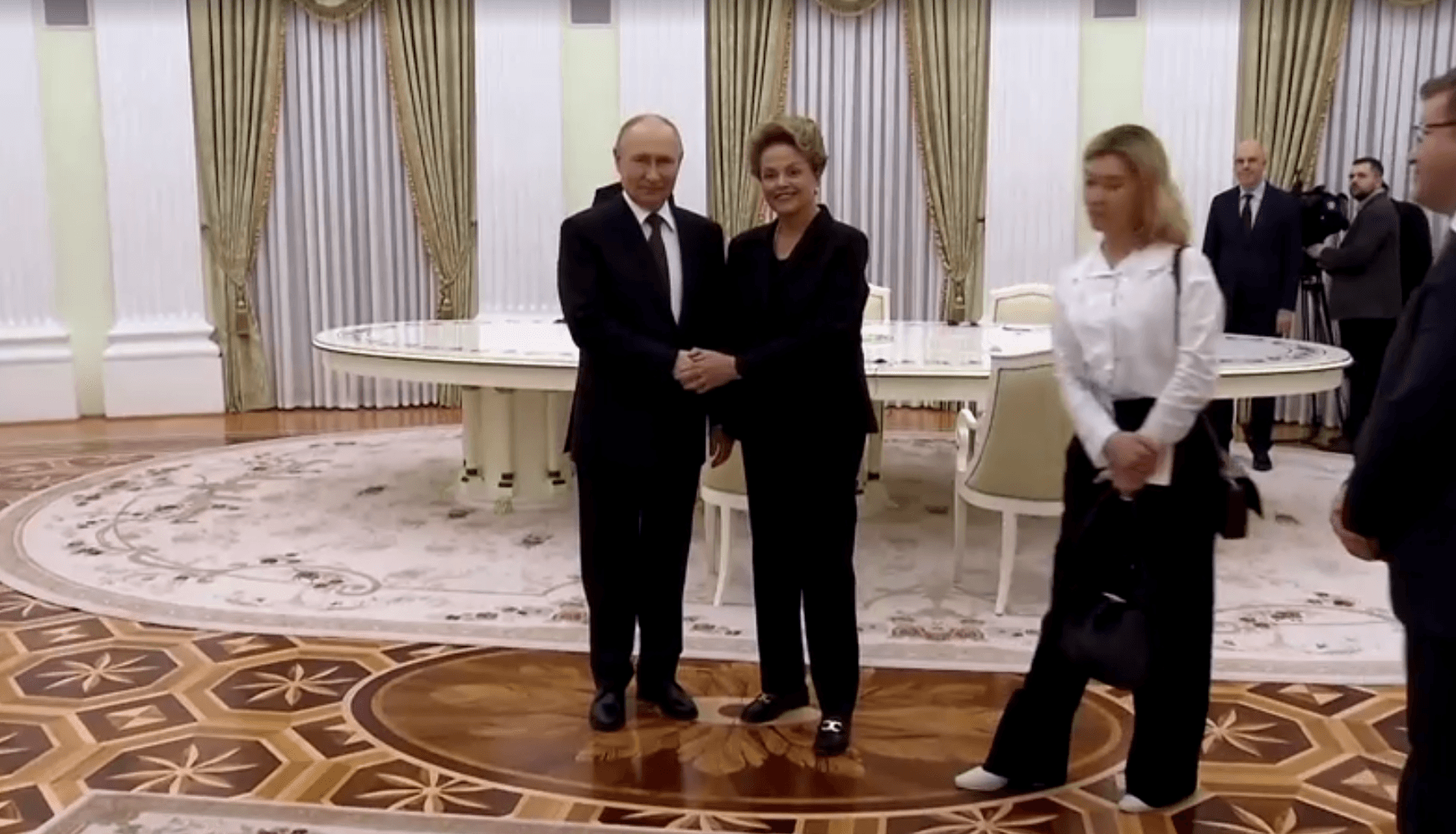 Putin vê recuperação do mercado russo e defende proteção de refinarias