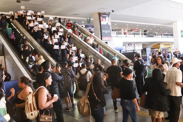Candidato a federal participa de ato contra Moraes no DF. "Toga sem coroa"