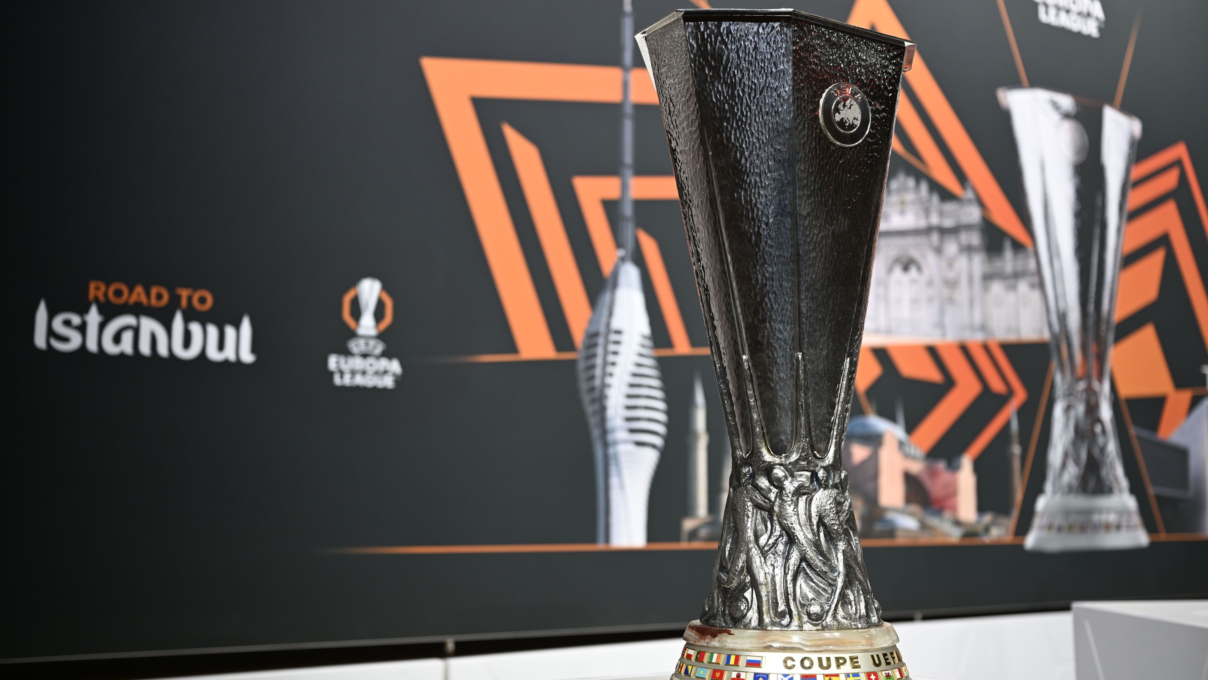 Como x Manchester United: escalações e onde assistir à Champions League