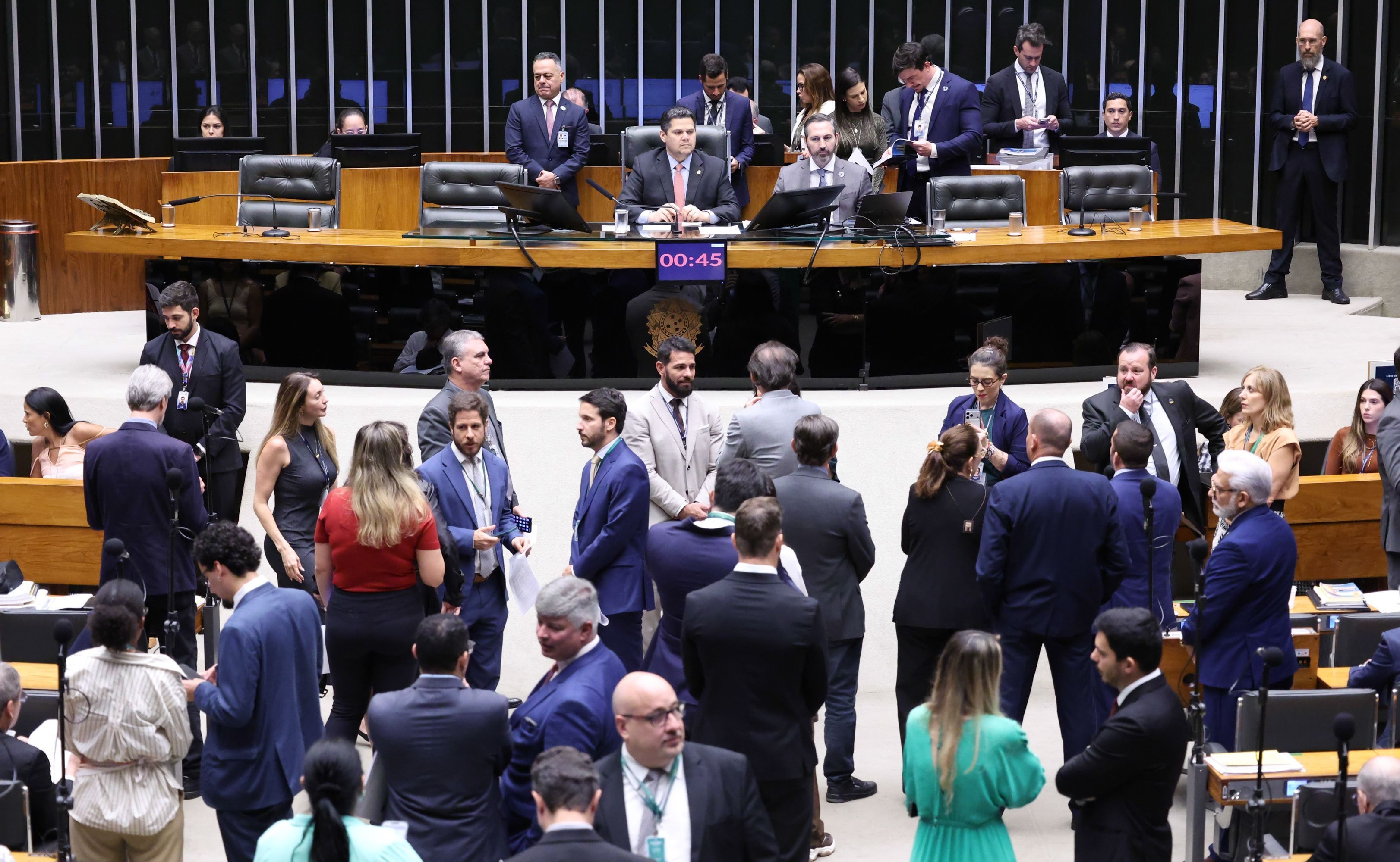 Urnas refletem insatisfação com a economia do país, analisa especialista