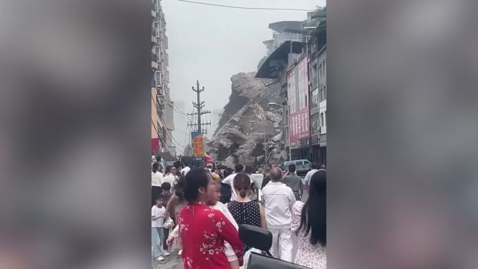 Deslizamento de terra na China deixa oito mortos e 34 desaparecidos