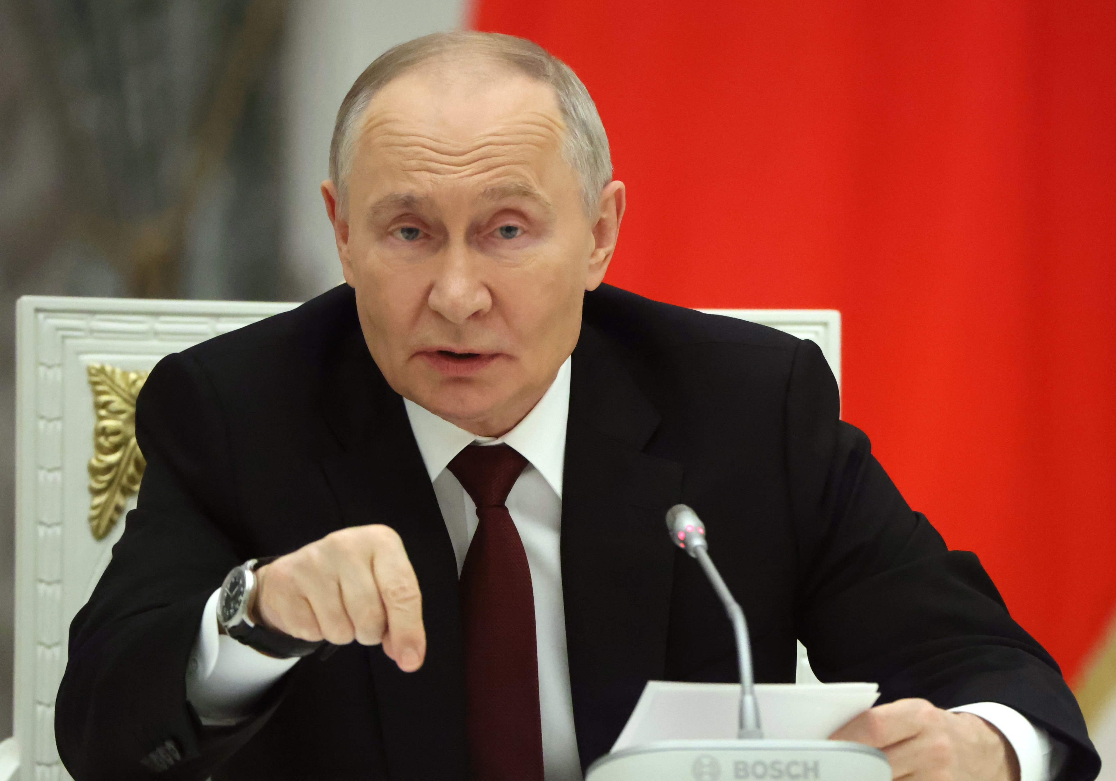 Putin ameaça resposta “várias vezes mais poderosa” a ataques da Ucrânia