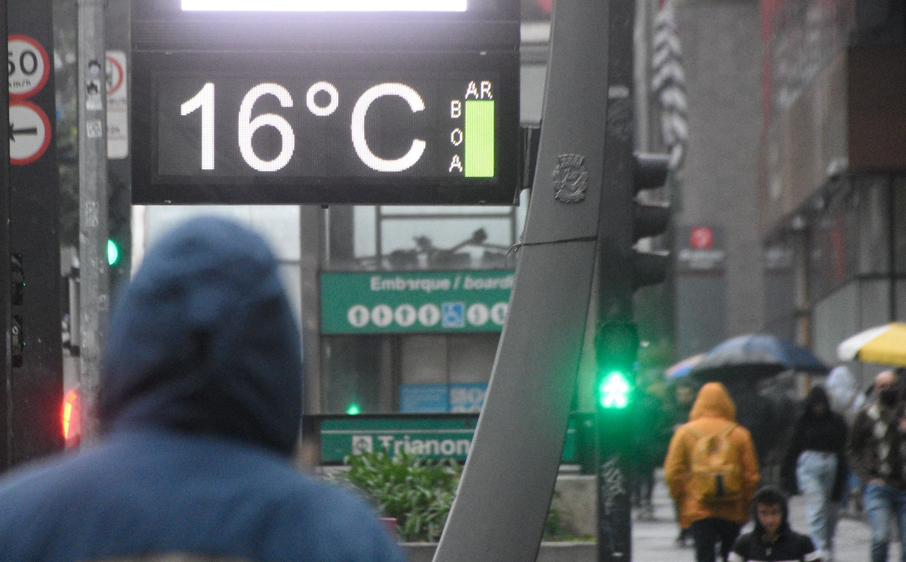 Frio intenso provoca geada e temperatura de -7,7°C em Santa Catarina; veja
