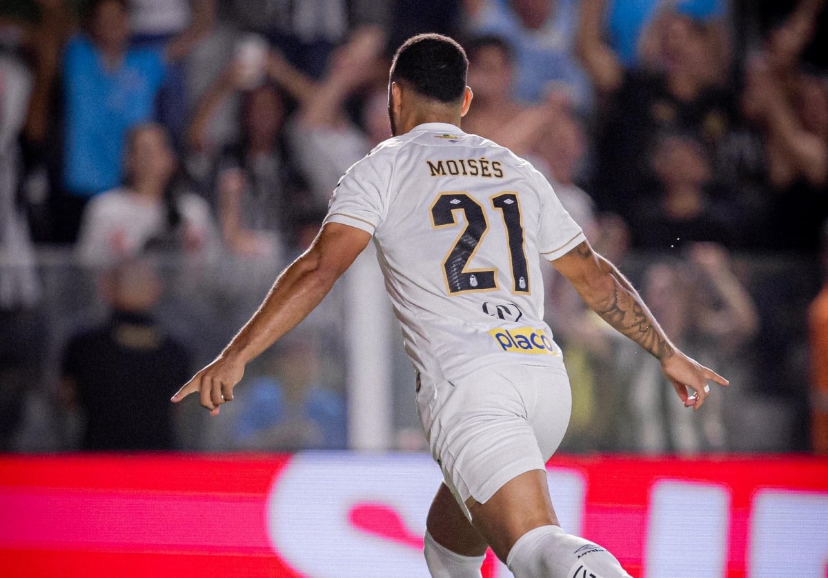 Brasileirão: Moisés marca e Santos bate o Atlético-MG na Vila Belmiro