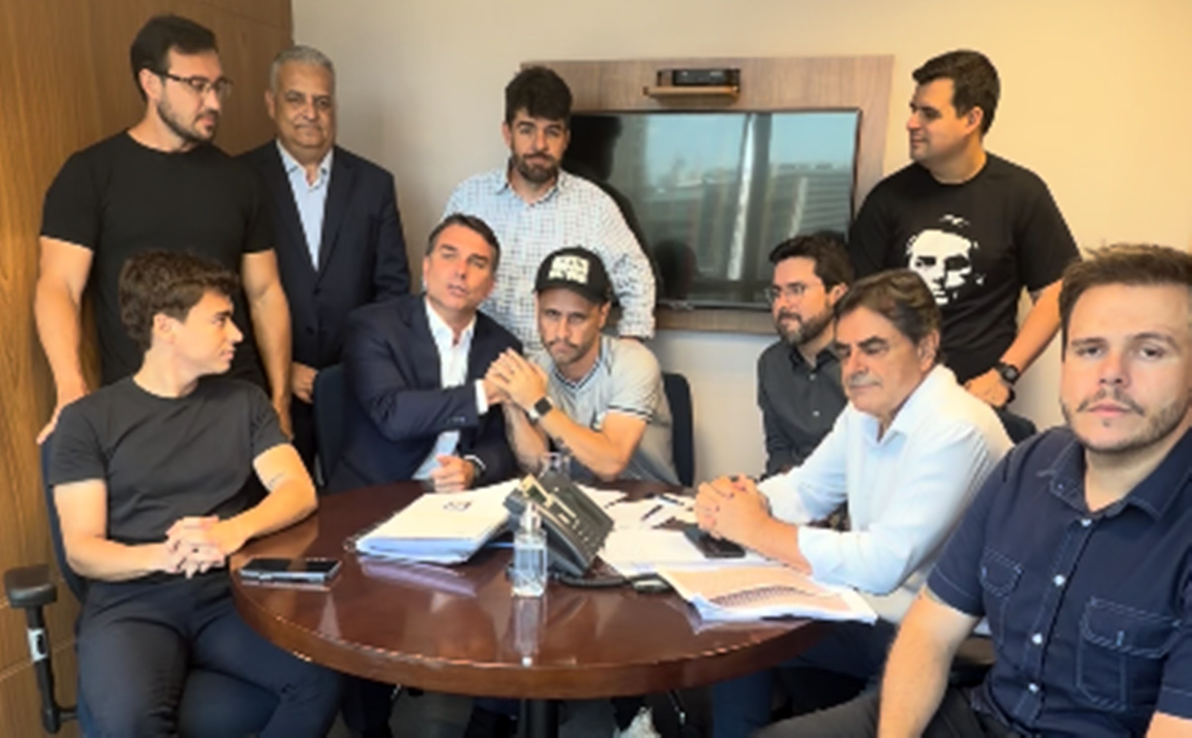 Flávio reúne Nikolas e Cleitinho e promete negociar dívida de Minas