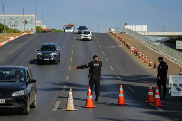 Parada de carros perto do STF é proibida por tempo indeterminado