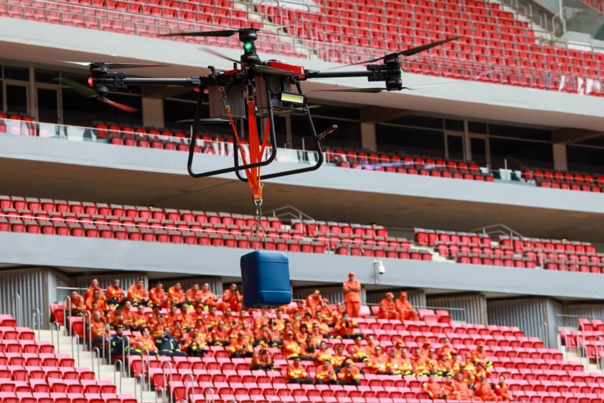 Corpo de Bombeiros simula ataque terrorista com drone no Mané Garrincha