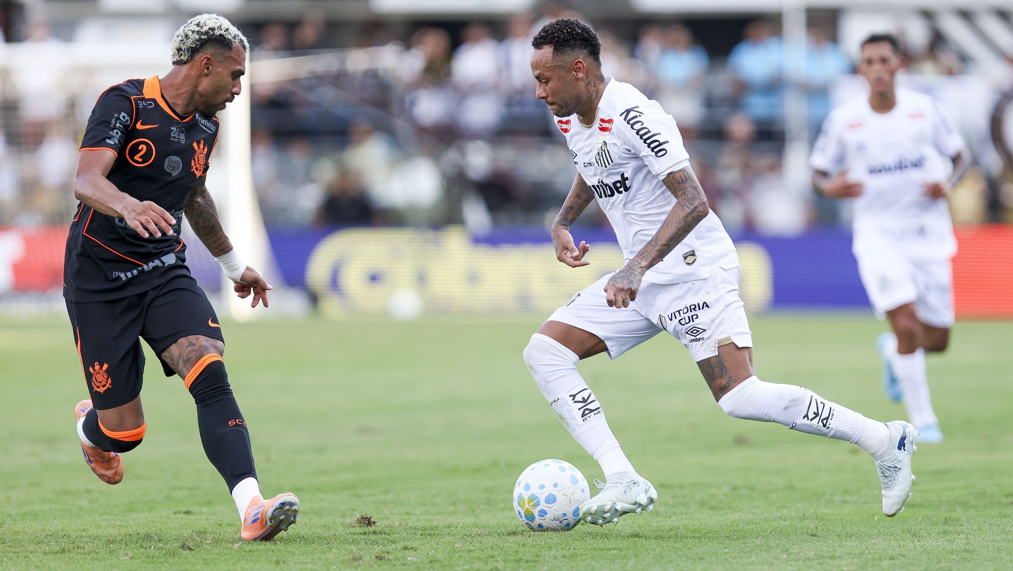 Coritiba vence em jogo de duas viradas e mantém o Remo no Z4