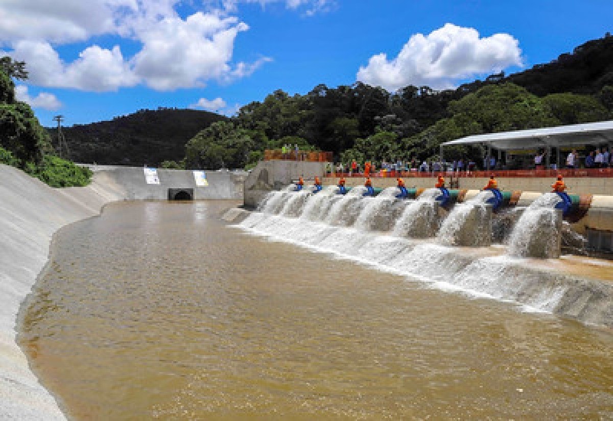 Volume de água do Cantareira cai e sistema entra na faixa de alerta
