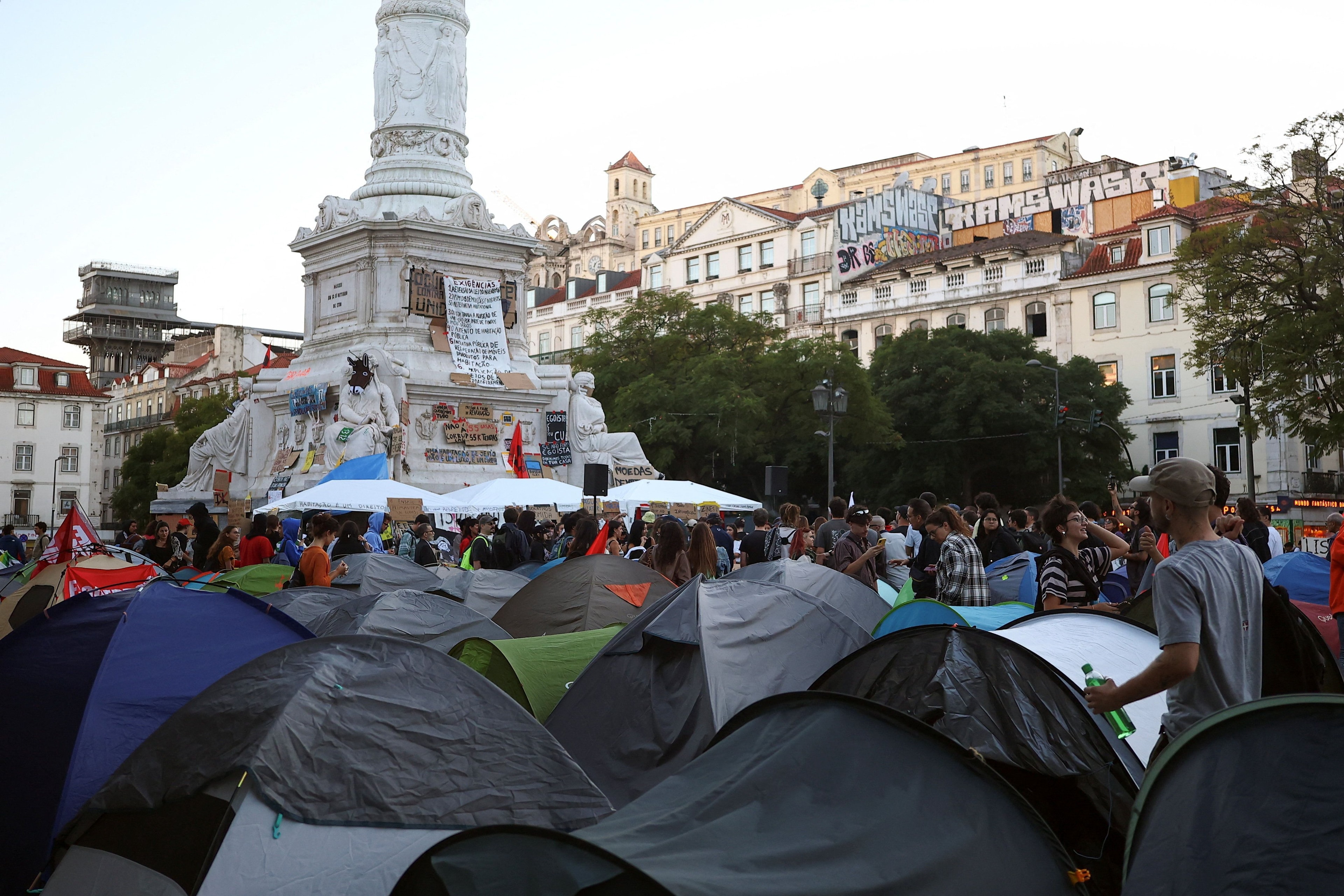 Estudantes protestam na Grécia contra condições na educação e custo de vida