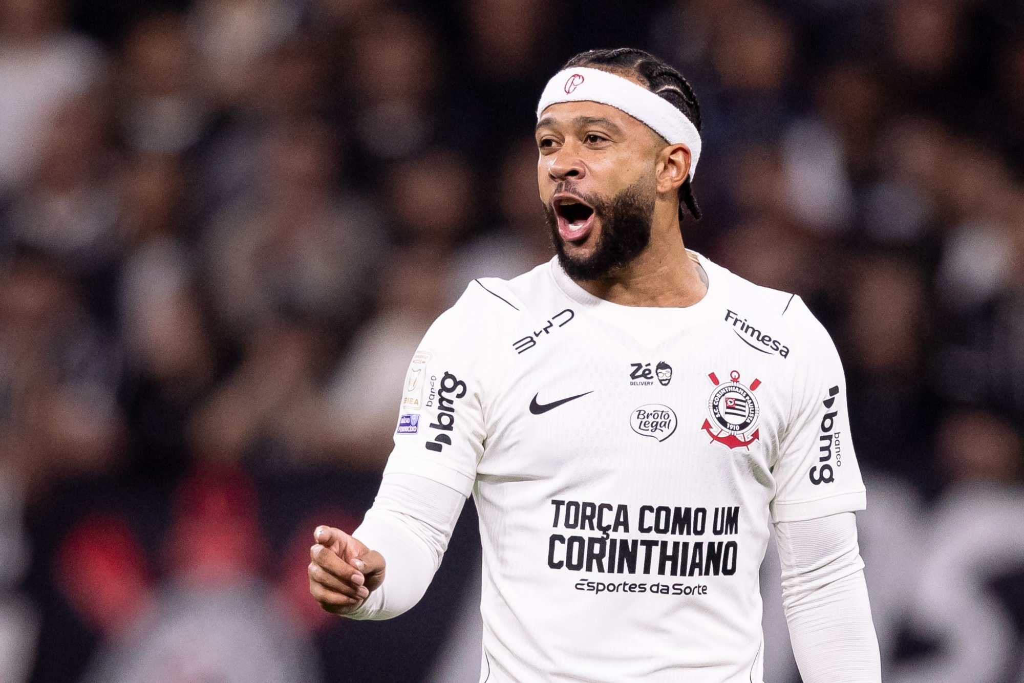 Presidente do Corinthians, Stabile anuncia renovação de Memphis Depay