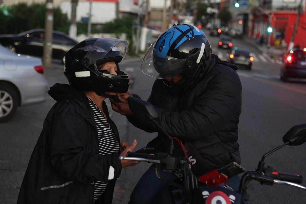 Prefeitura de SP rejeita pedido da Uber para operar serviço de mototáxi
