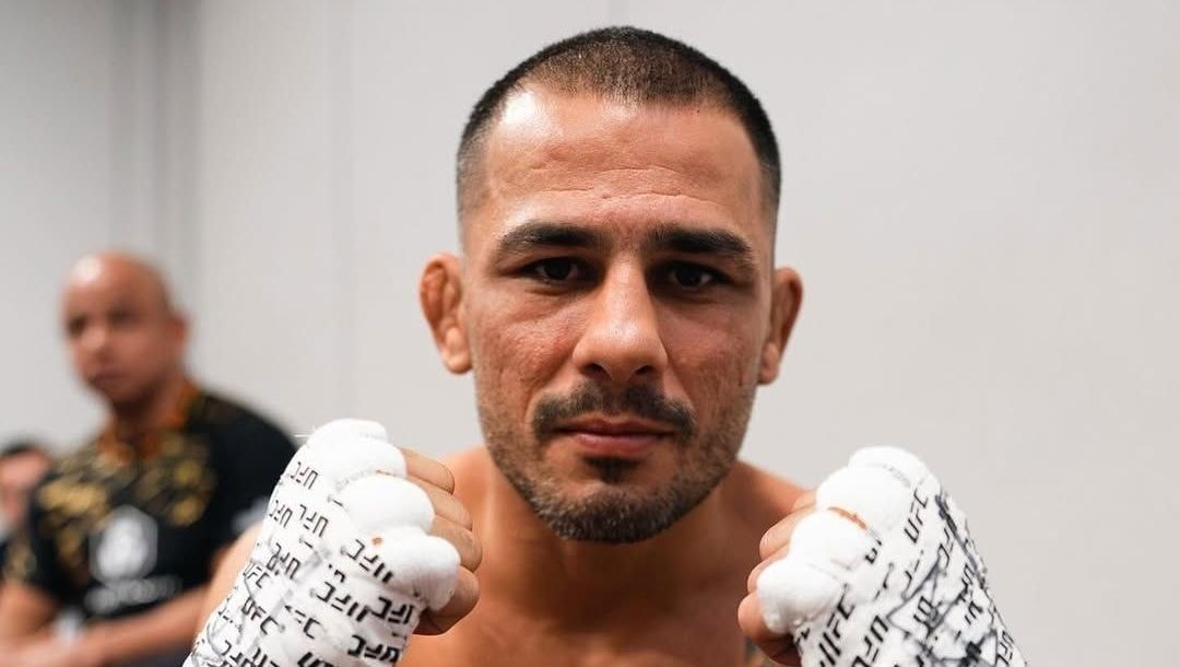 Campeão do UFC diz que perdeu o cinturão após beber muito na comemoração