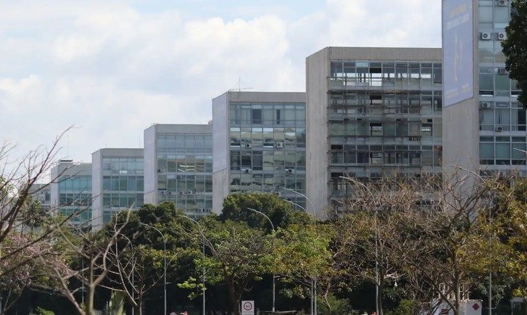 Waack: Pacote eleitoral enfrenta alta rejeição do governo