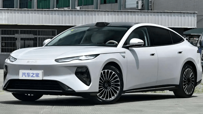 Sedan de luxo da BYD chega à China com preço de carro popular no Brasil