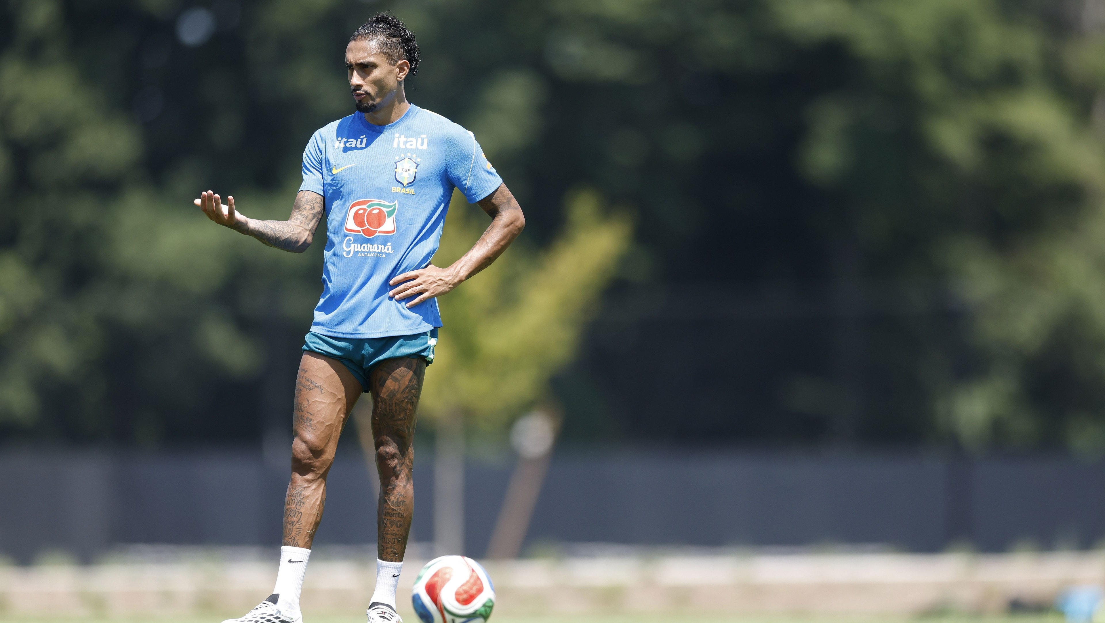 Bruno Guimarães rebate favoritismo do Brasil e fala sobre mudança de função