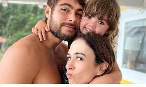 Tatá Werneck explica sumiço da filha nas redes sociais dela: 'Crime'