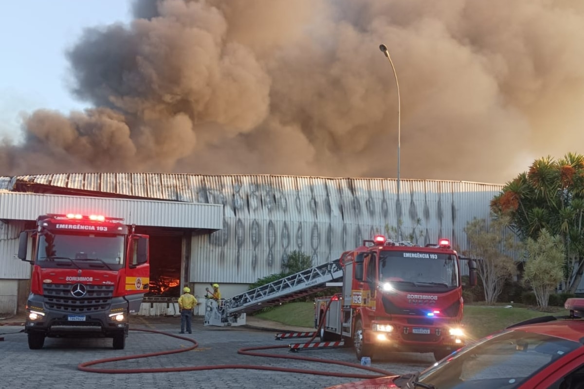 Fábrica de produção da Colcci e Fórum é atingida por incêndio grave