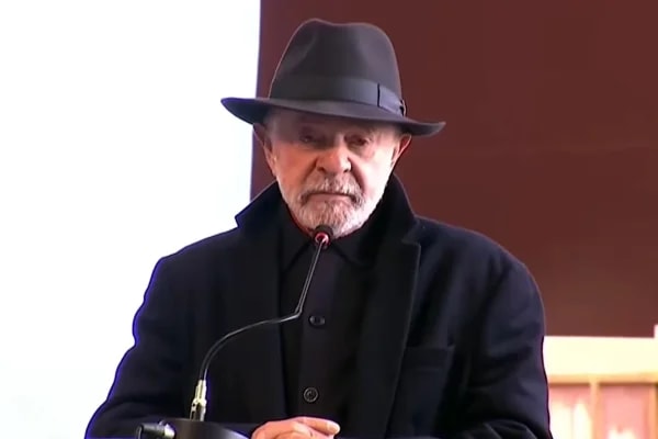 No Paraguai, Lula parabeniza presidente por vitória do país na Copa