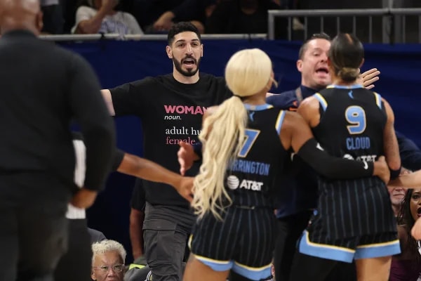 WNBA: ex-jogador é expulso de jogo após protesto contra atletas trans