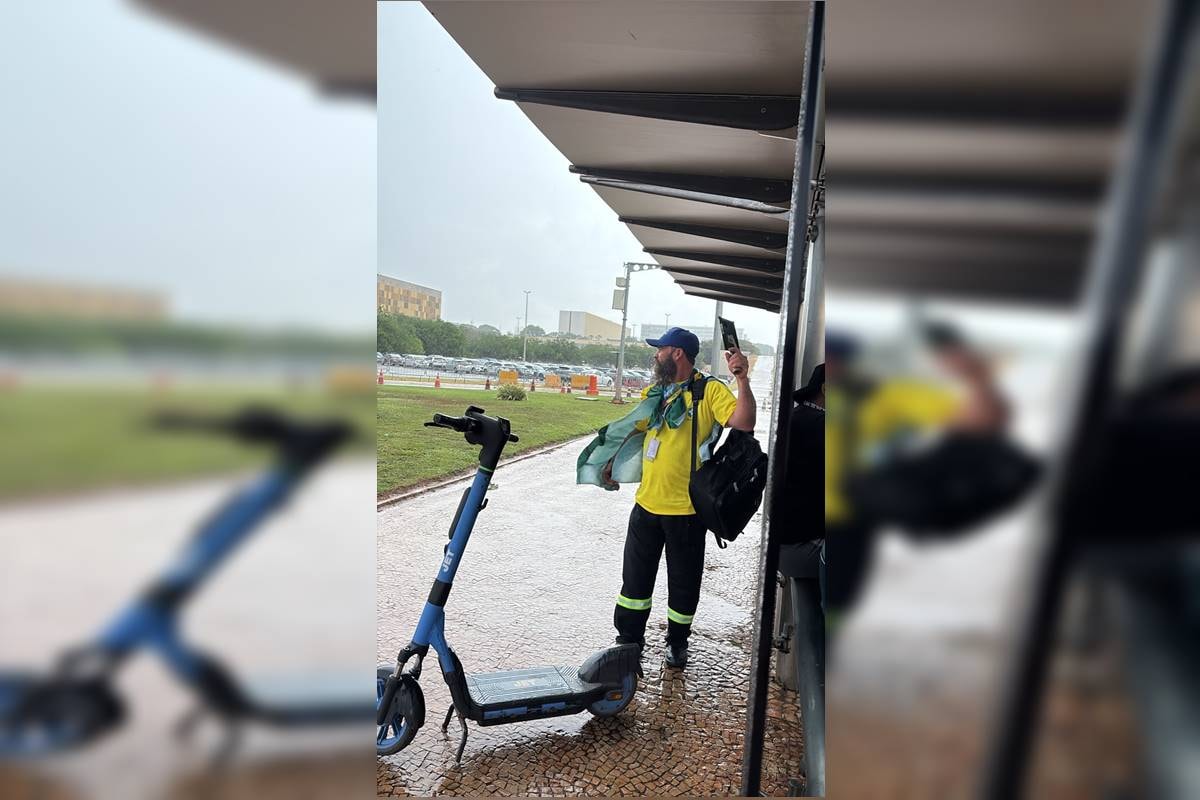 Chuva e vento forte espantam público que protestava contra Moraes no DF